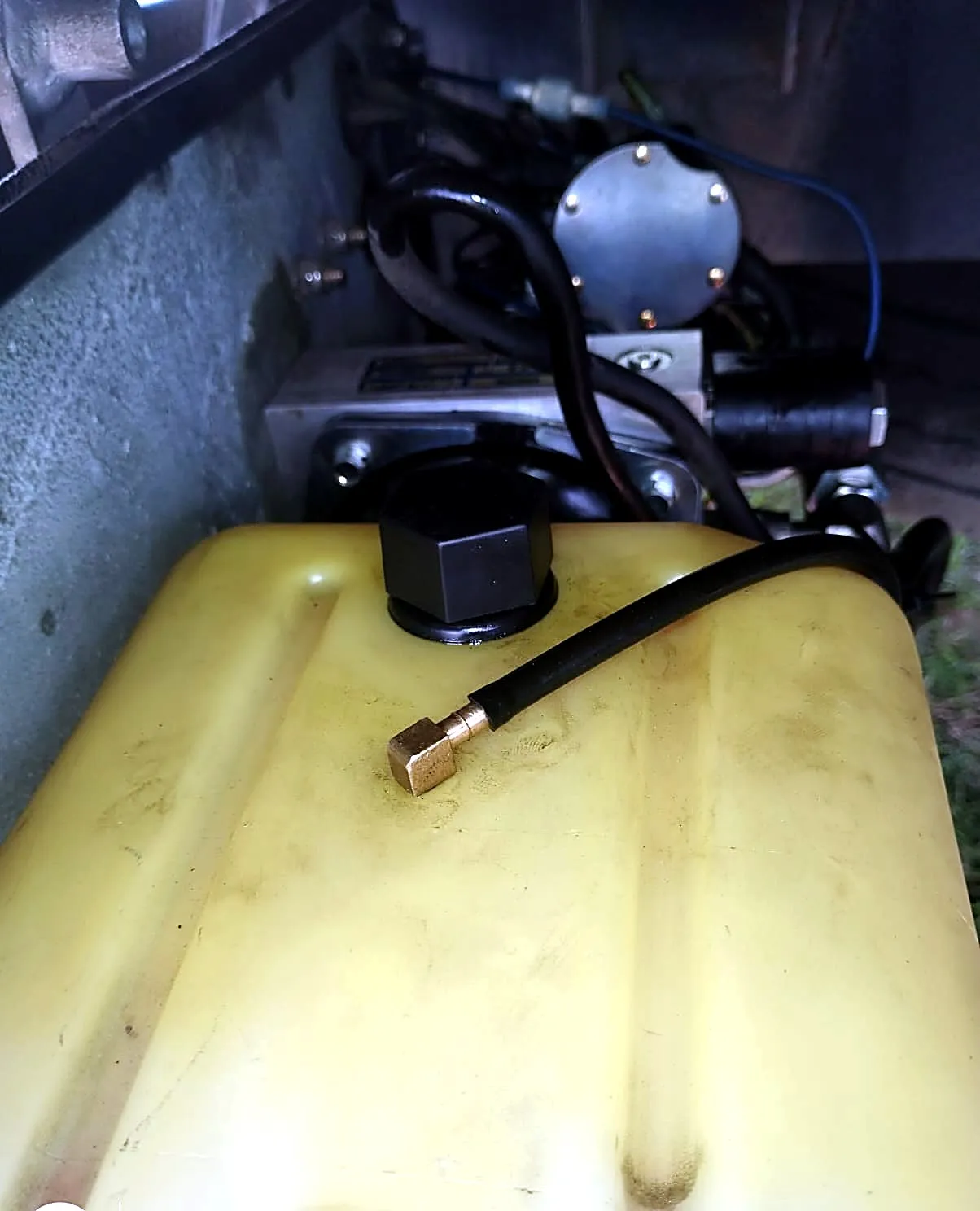 Depósito hidráulico con bomba